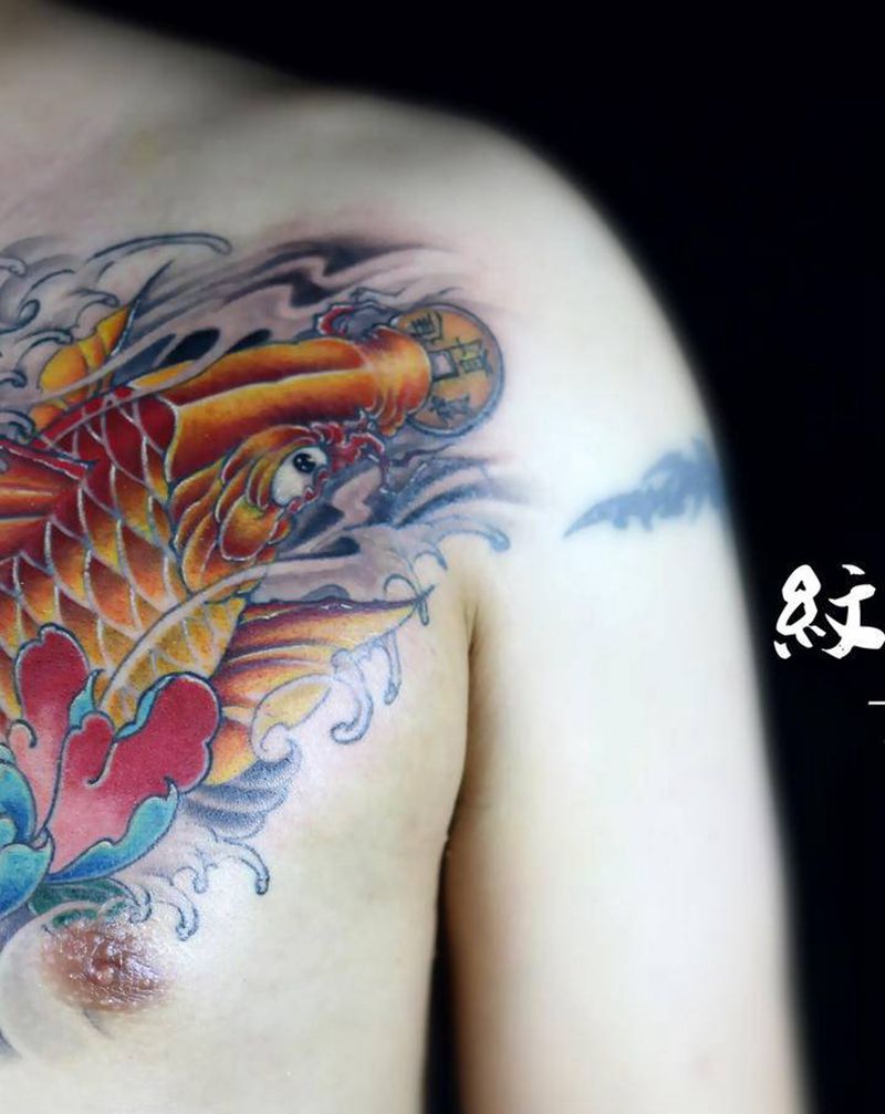 鲤鱼遮盖旧图纹身图片_胸部新传统纹身图案
