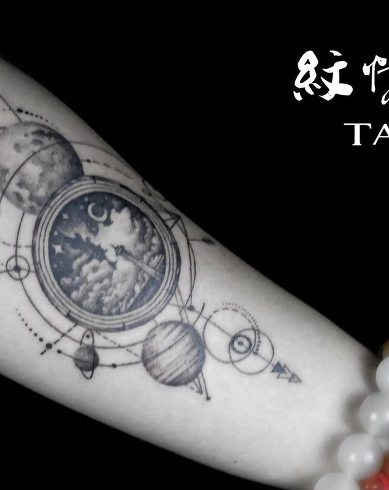 几何星空纹身图片_手臂点刺纹身图案