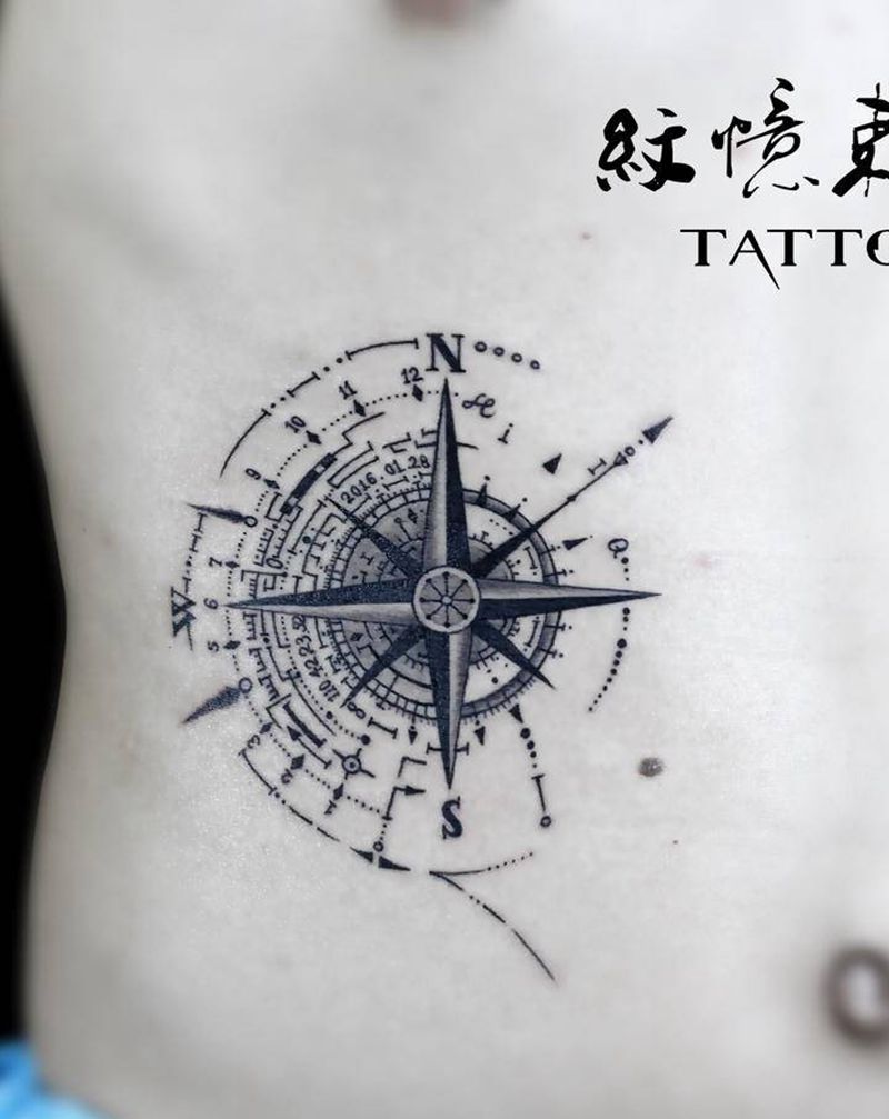 指南针纹身图片_腹部几何纹身图案