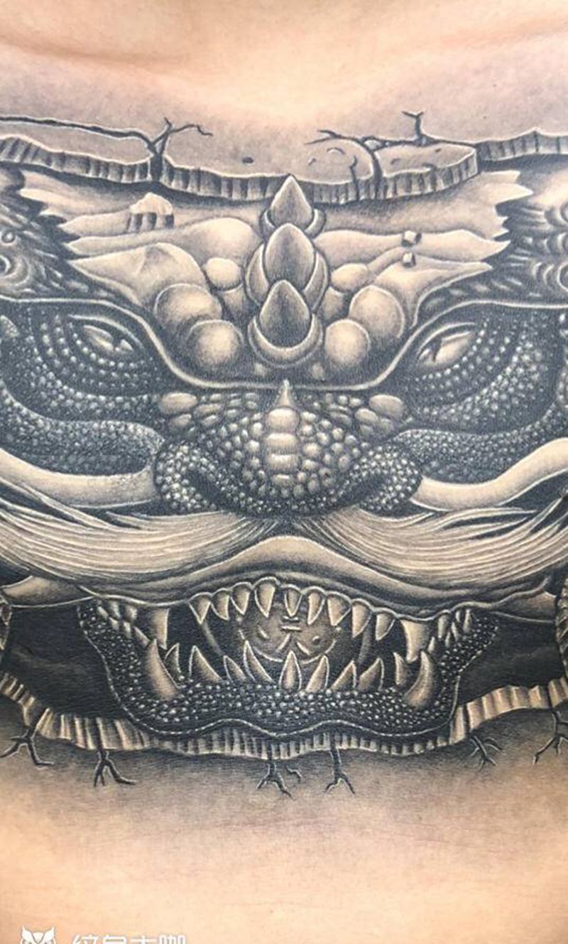 花胸龙头纹身图片_胸部中国㝍实纹身图案