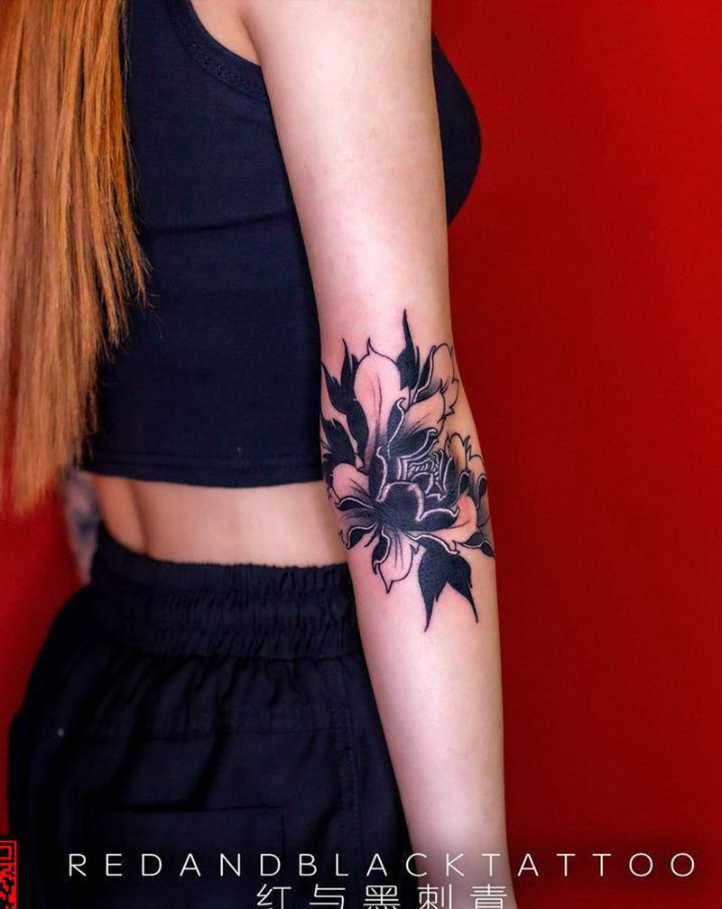 花纹身图片_手臂手部水墨新传统纹身图案