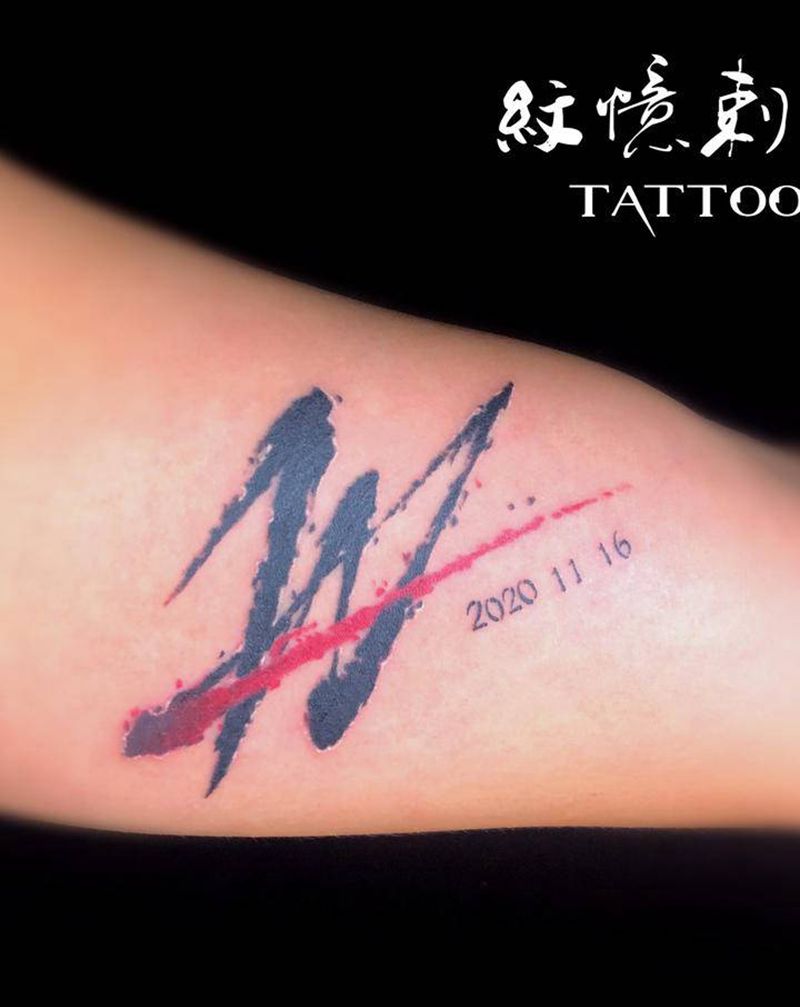 字母纹身图片_手臂花体字纹身图案