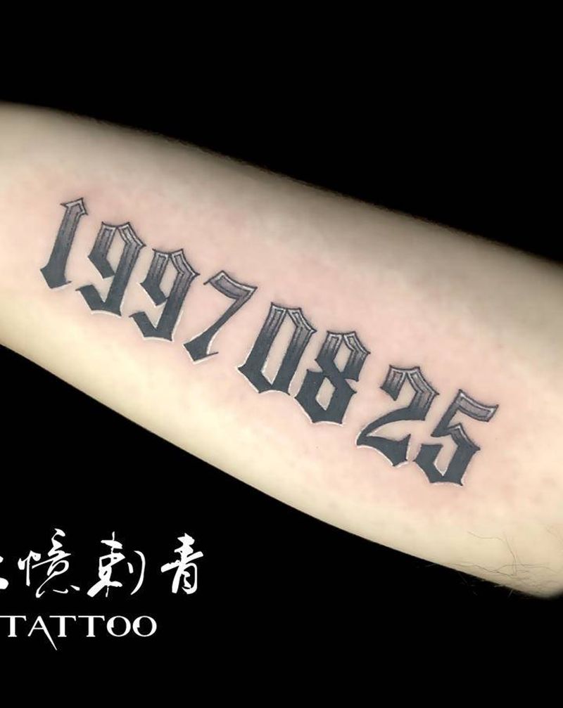 数字纹身图片_手部花体字纹身图案