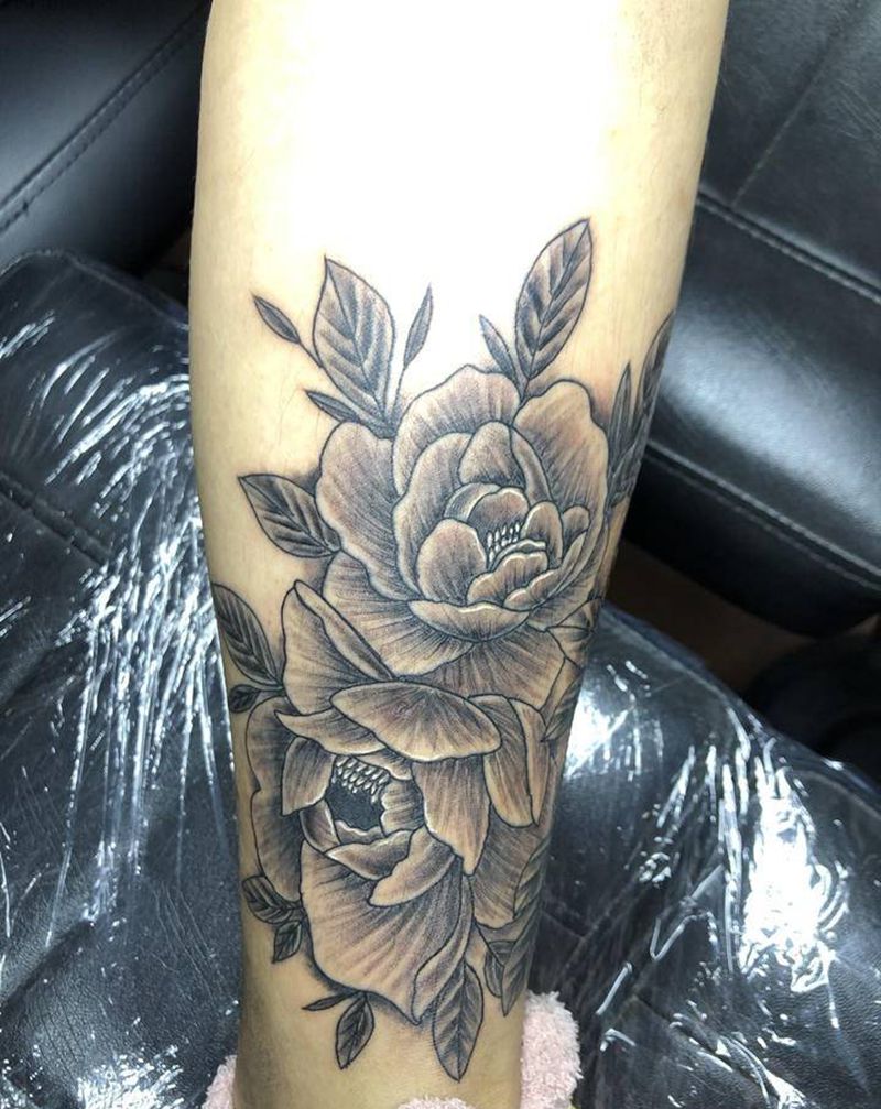 素花纹身图片_腿部新传统纹身图案