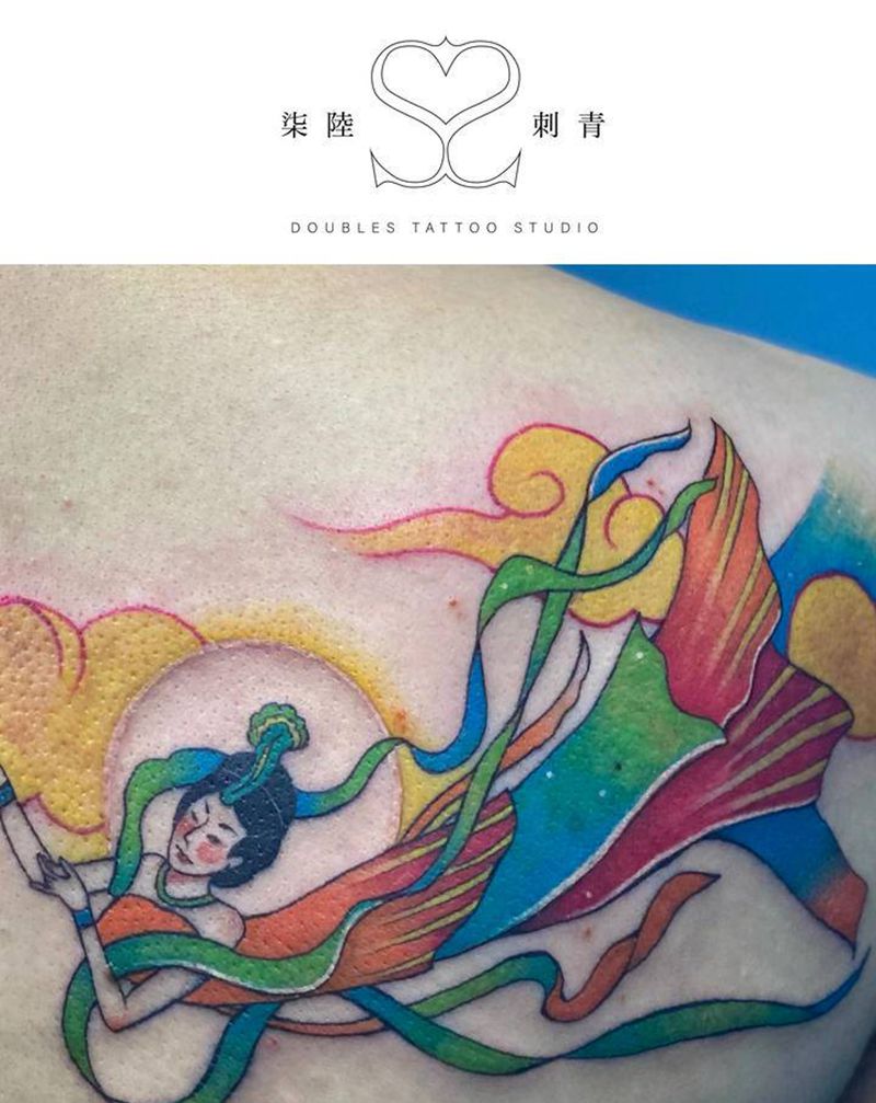 最近店里纹身图片_背部胸部水彩水墨纹身图案