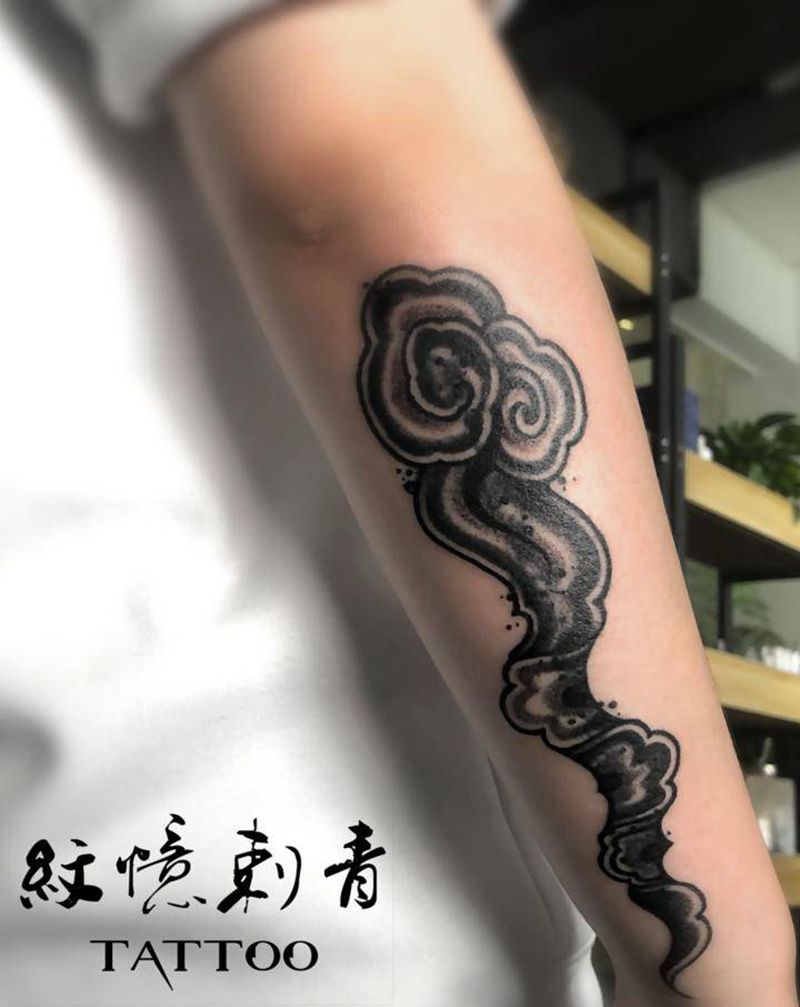 祥云遮盖旧图纹身图片_手部新传统纹身图案
