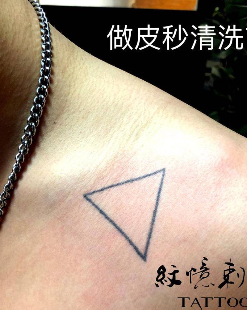 皮秒洗纹身第四天纹身图片_肩部纹身图案
