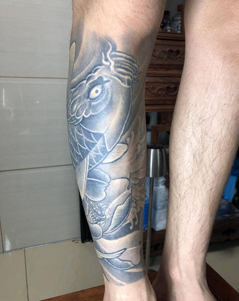 包小腿鱼纹身图片_脚部新传统纹身图案