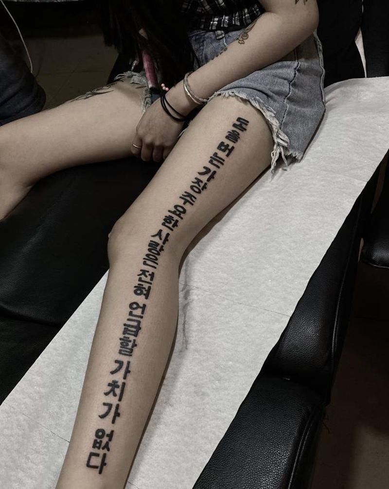 字纹身图片_脚部腿部花体字纹身图案