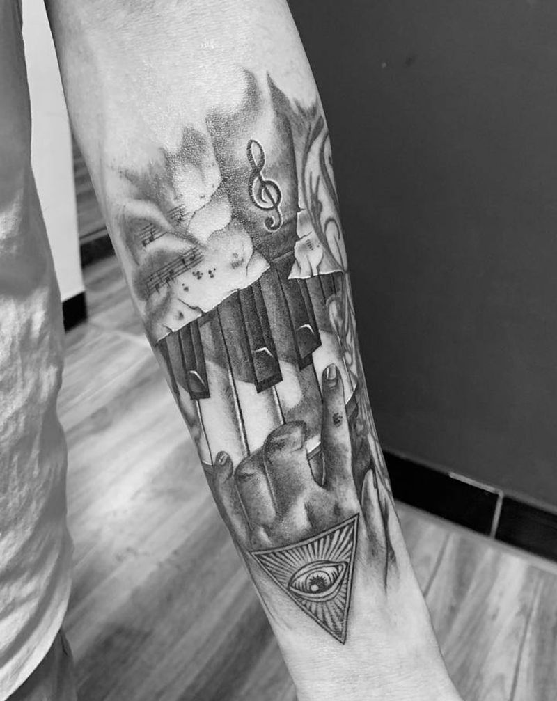 钢琴手纹身图片_手臂手部写实纹身图案