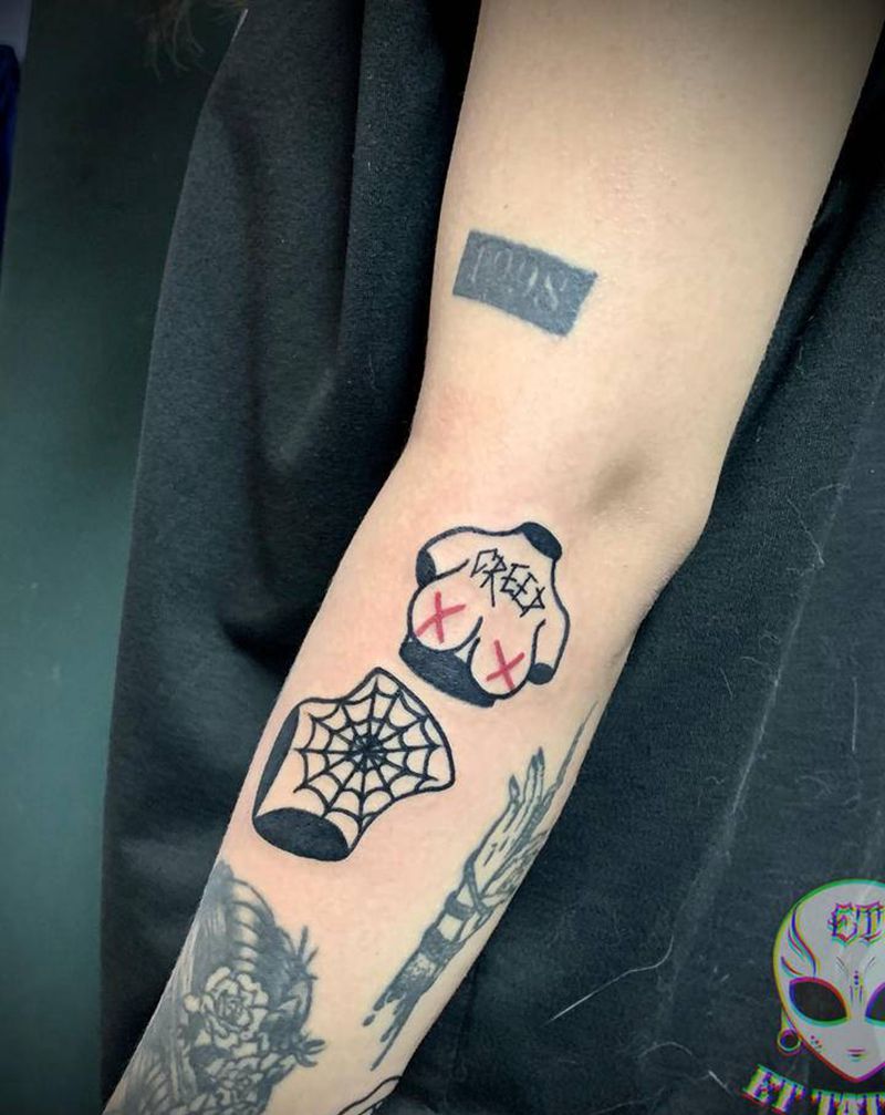 拼接暗黑纹身图片_手部手臂Old School纹身图案