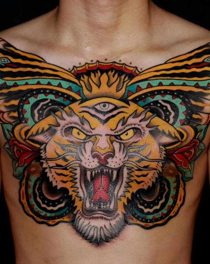 虎纹身图片_胸部纹身图案