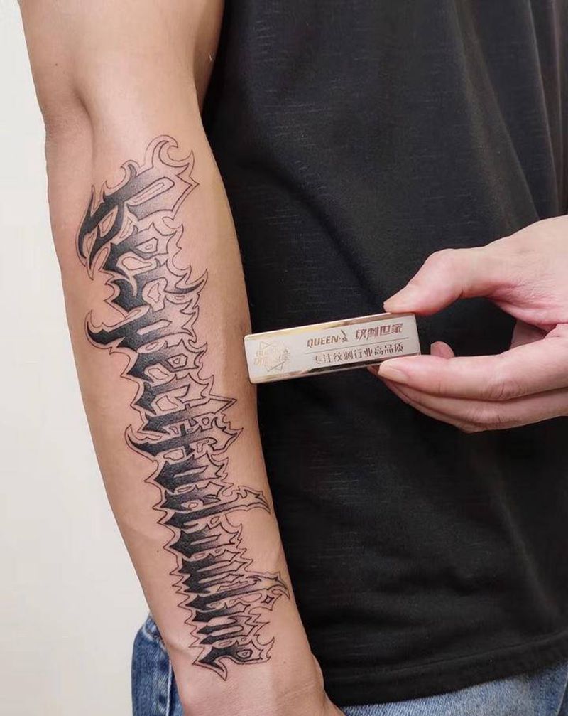 哥特字母纹身图片_手臂纹身图案