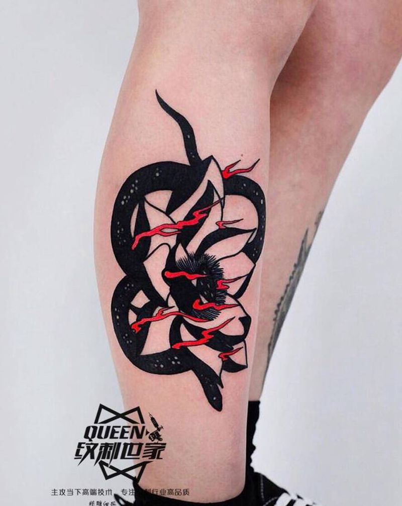 蛇  荷花 火焰纹身图片_腿部纹身图案