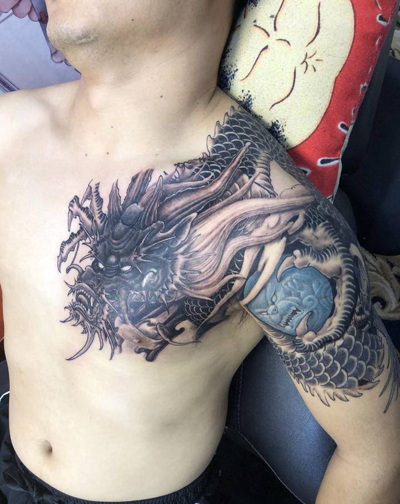 遮盖旧图作品纹身图片_肩部胸部纹身图案