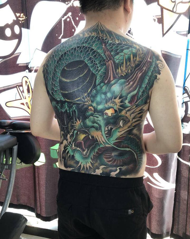 遮盖旧图作品，龙盖旧图老虎纹身图片_背部纹身图案