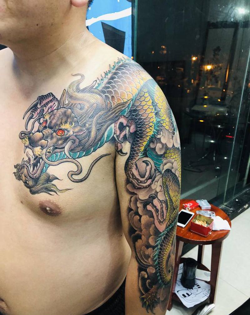 过肩龙一枚，两次完成纹身图片_肩部纹身图案
