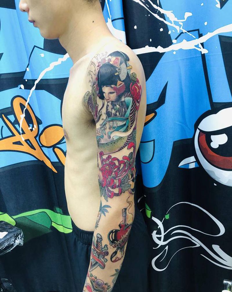 欧美花臂，两次完成纹身图片_肩部纹身图案