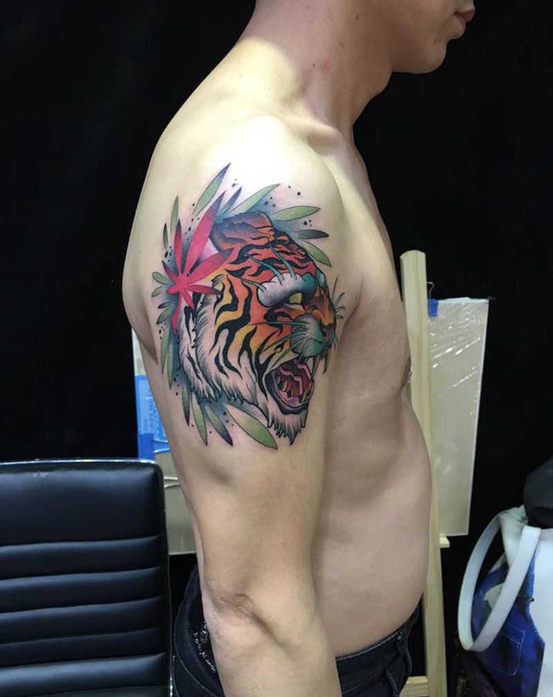 欧美老虎头一枚纹身图片_肩部纹身图案