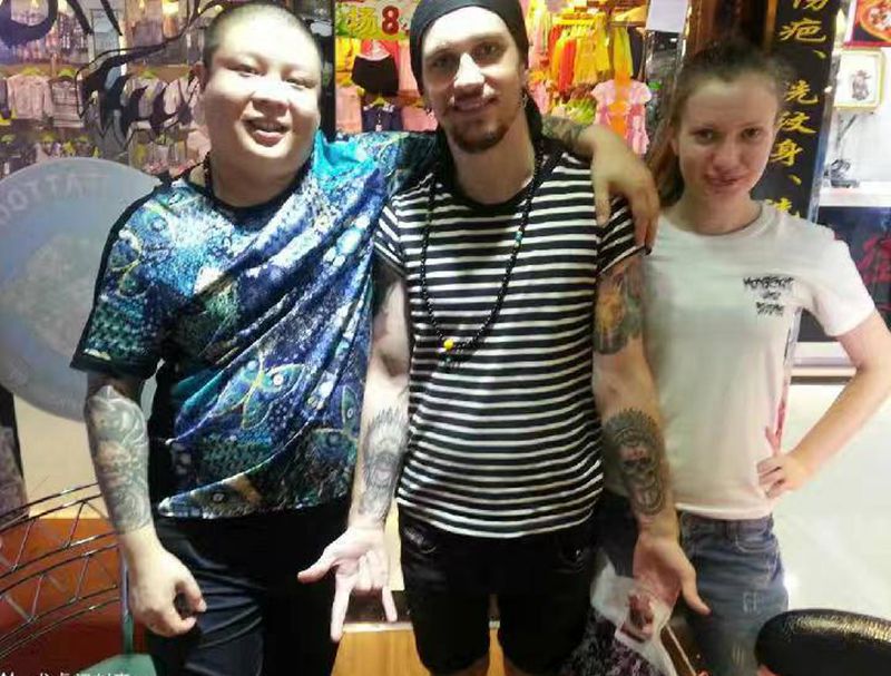 索马里小情侣拼接花臂纹身图片_手臂纹身图案