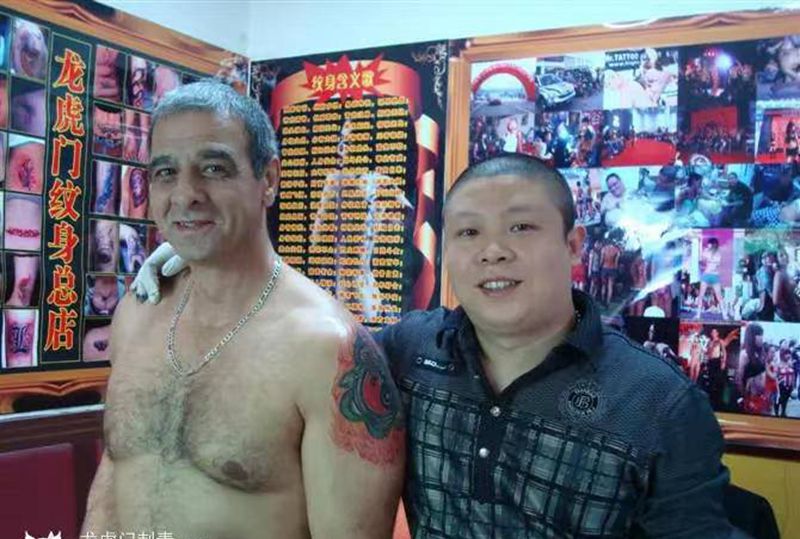 为美国友人刺的蛇刺青纹身图片_肩部纹身图案