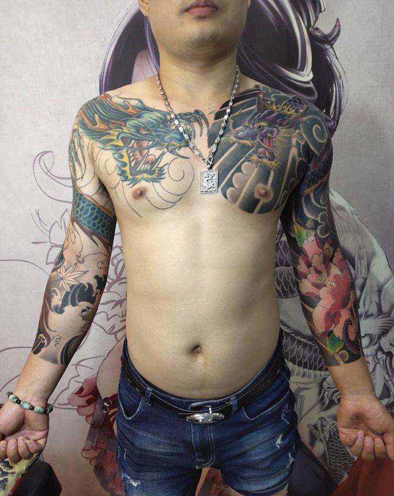 修改旧双龙纹身图片_肩部胸部老传统纹身图案