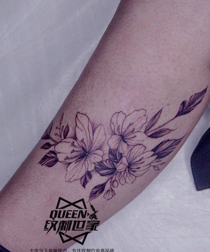 素花纹身图片_腿部纹身图案