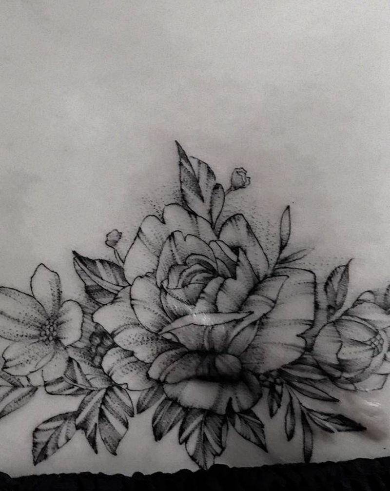 点刺遮盖作品纹身图片_颈部胸部点刺素花纹身图案