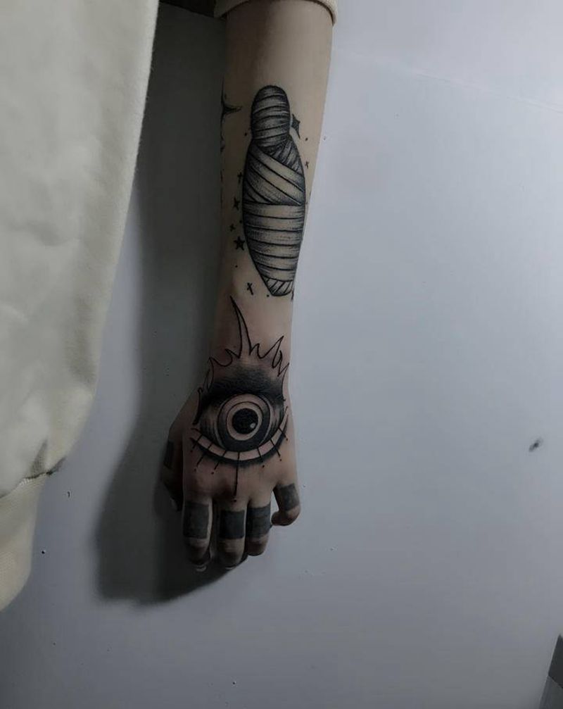 木乃伊和斯股眼睛纹身图片_手臂图腾点刺纹身图案