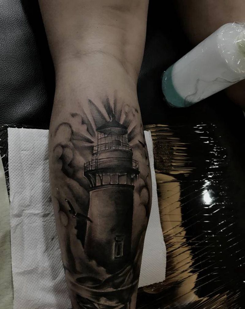 欧美灯塔遮盖作品纹身图片_腿部欧美写实纹身图案
