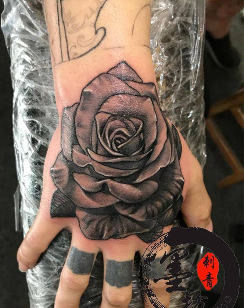 花纹身图片_手部纹身图案