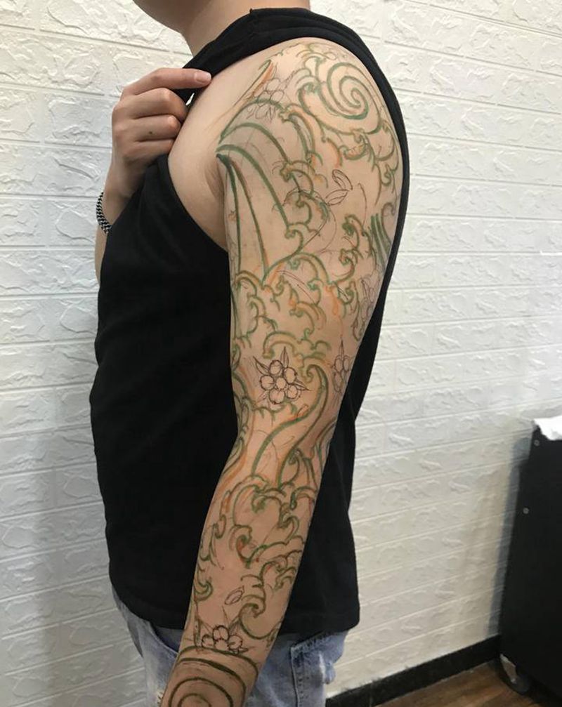 设计水浪花臂未完成纹身图片_手臂新传统纹身图案