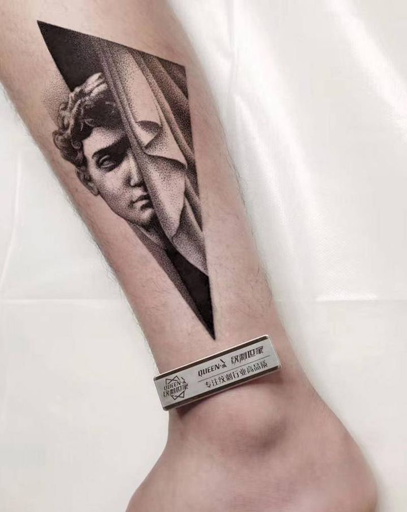 上身效果图VS原图纹身图片_腿部点刺纹身图案