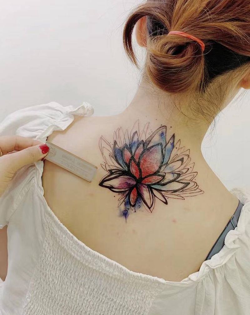 遮盖篇纹身图片_背部水彩纹身图案