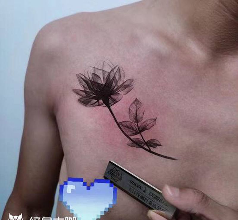花卉纹身图片_胸部纹身图案