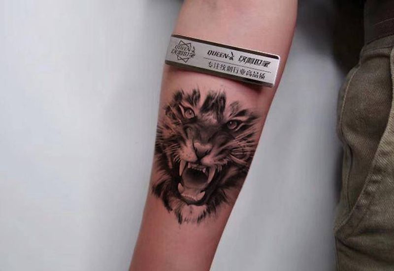 老虎纹身图片_手臂欧美写实纹身图案