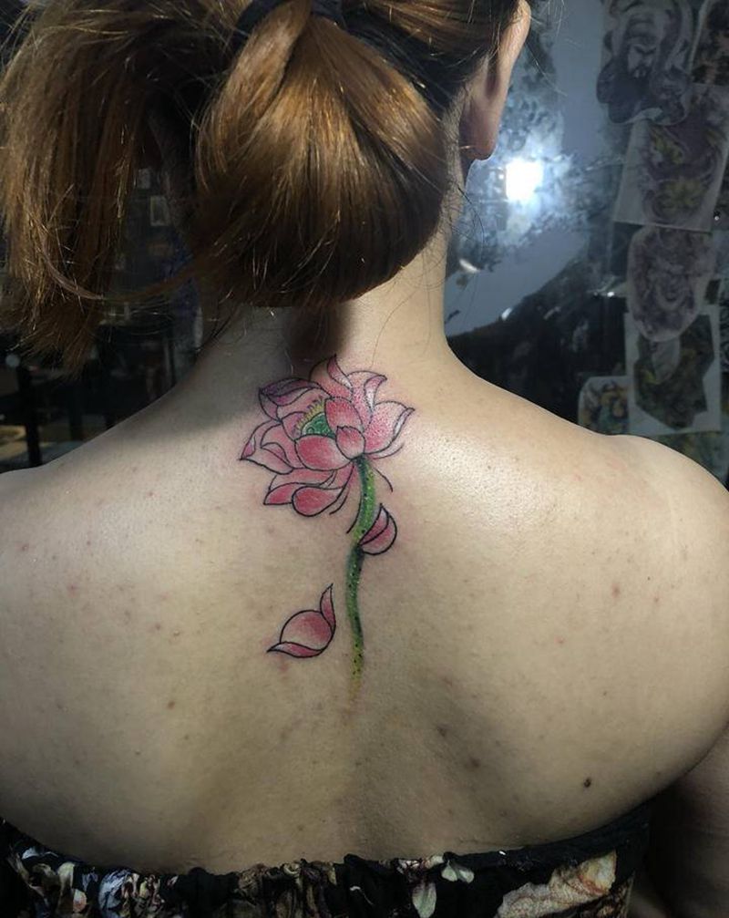 荷花纹身图片_背部纹身图案