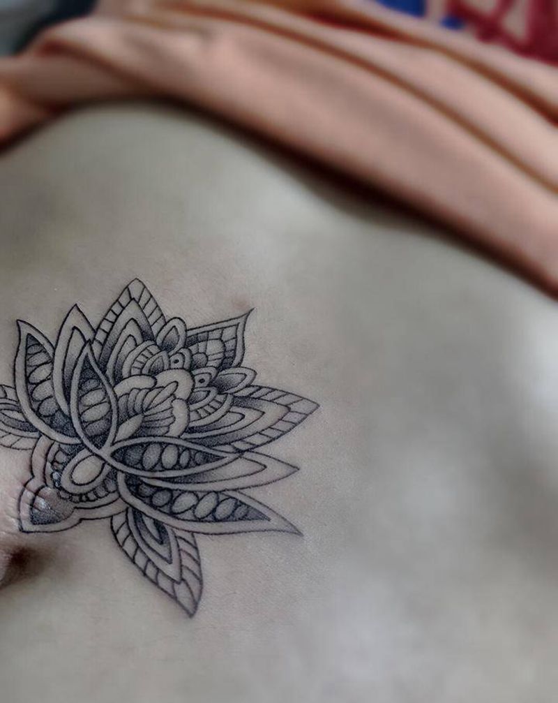 繁花纹身图片_腹部水墨纹身图案