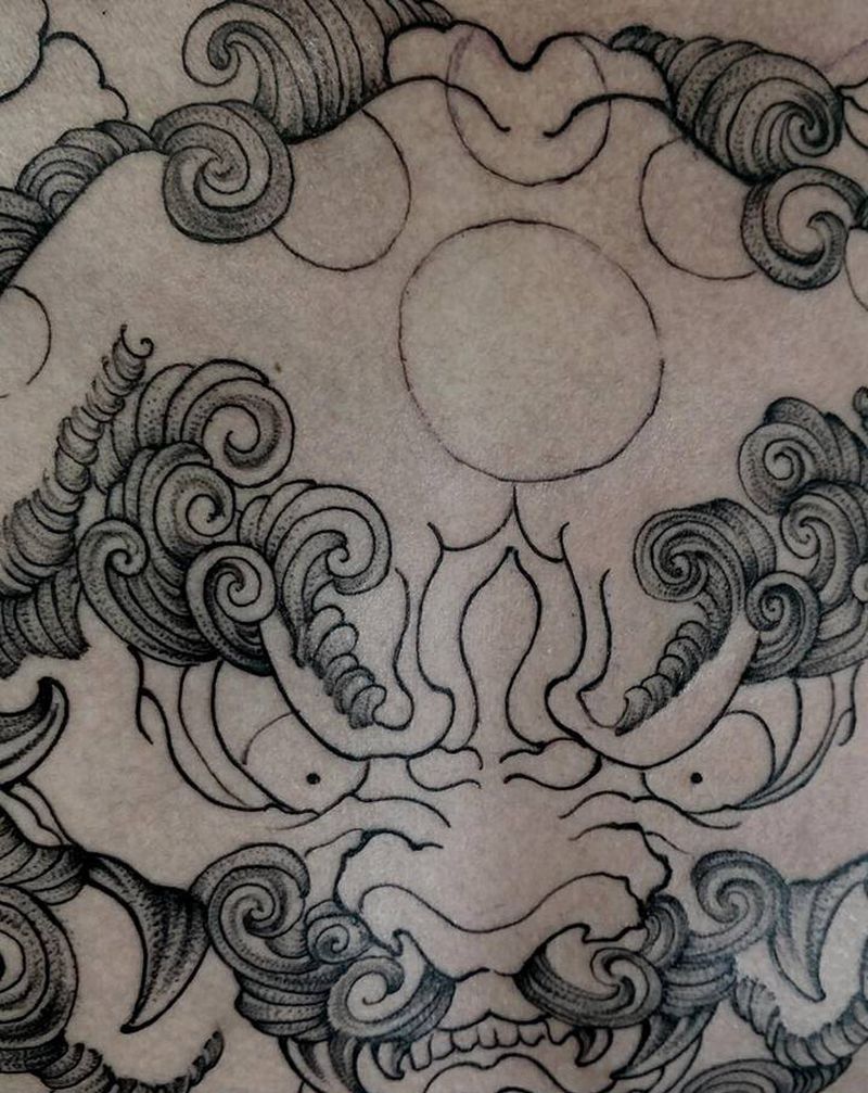 唐狮线条纹身图片_胸部新传统纹身图案