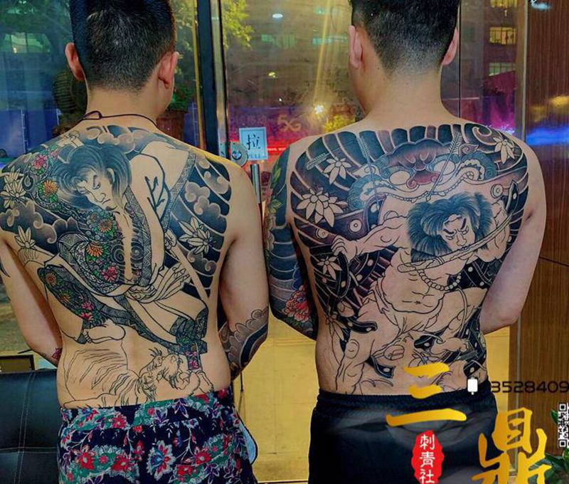 满背水浒传纹身图片_背部老传统水墨纹身图案