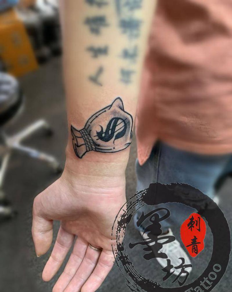 钱袋纹身图片_手臂新传统纹身图案