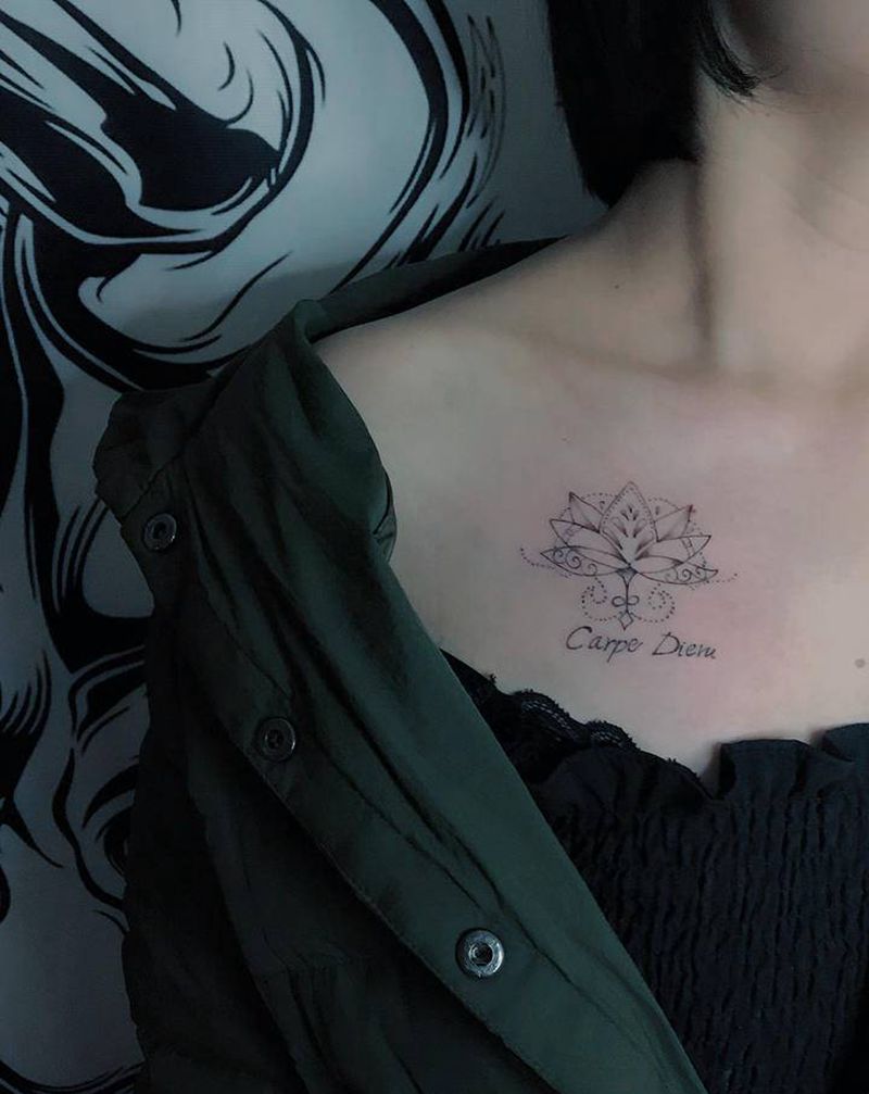 胸口繁花纹身图片_胸部水墨纹身图案