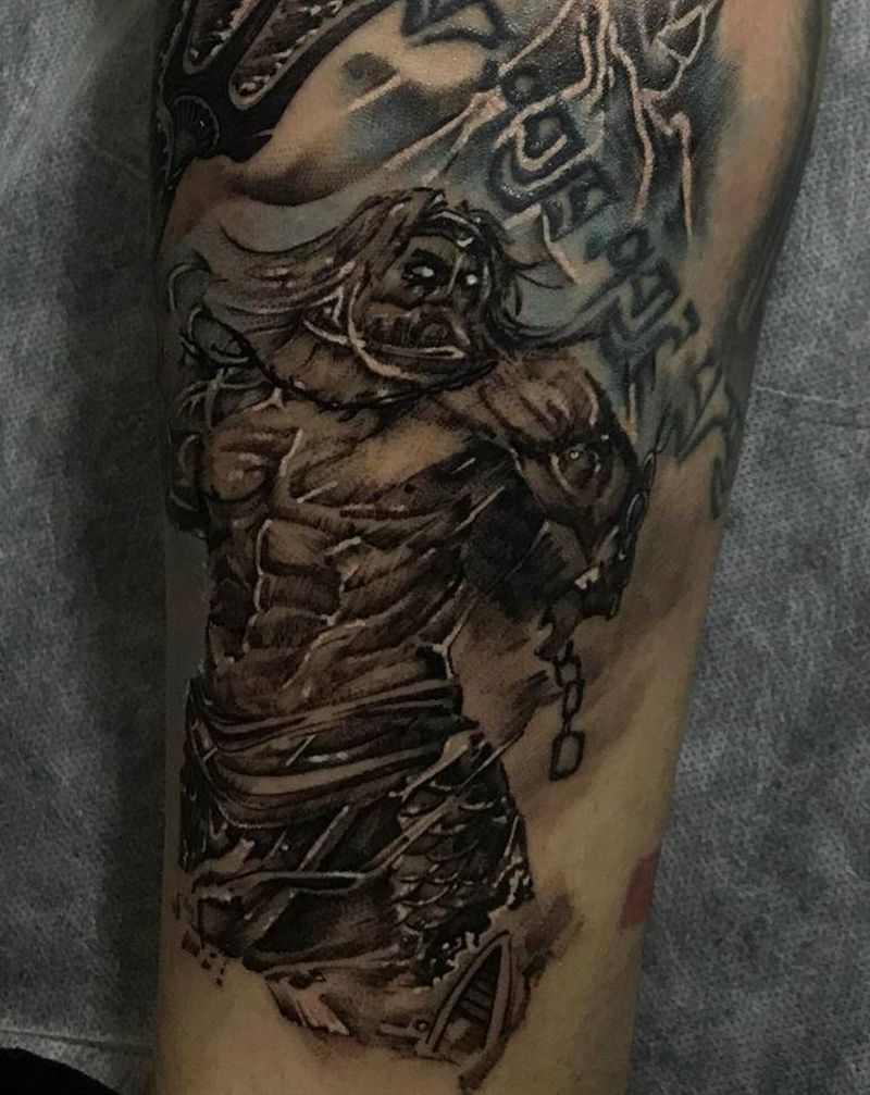 海神纹身图片_腿部欧美写实水彩纹身图案