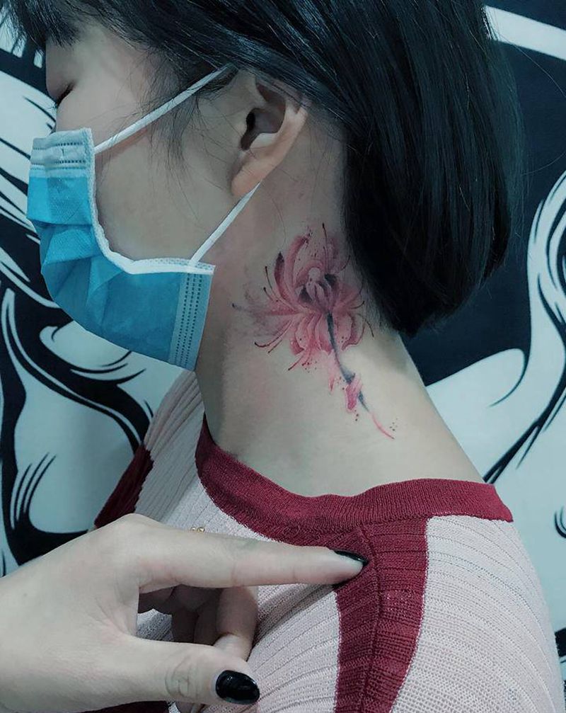 彼岸花纹身图片_颈部新传统水彩纹身图案