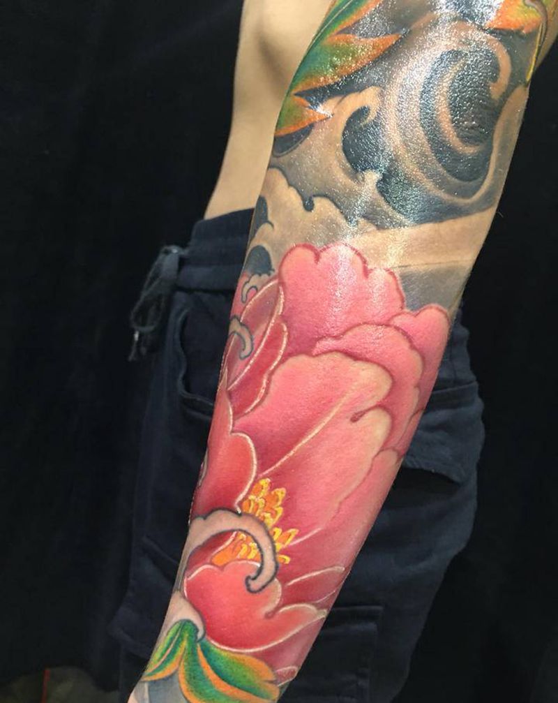 牡丹浪臂纹身图片_手臂纹身图案