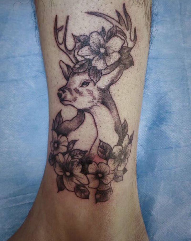 鹿纹身图片_脚部纹身图案