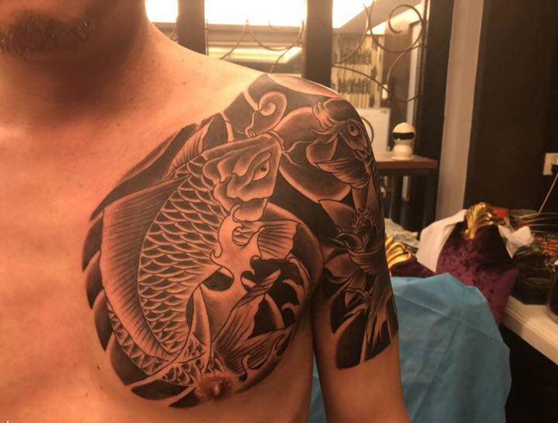 鲤鱼半甲纹身图片_手臂胸部老传统纹身图案