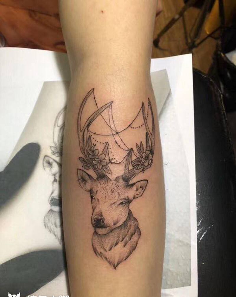 麋鹿纹身图片_腿部几何纹身图案