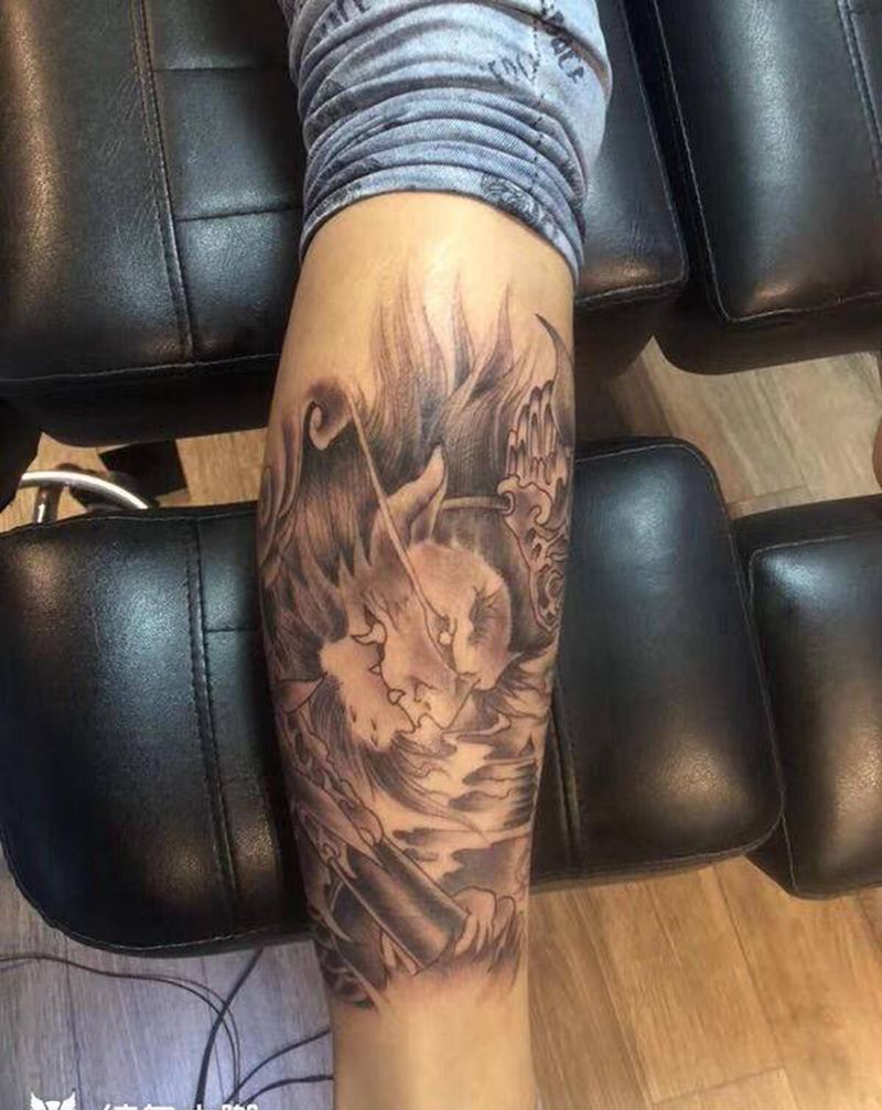 猴哥纹身图片_腿部新传统纹身图案