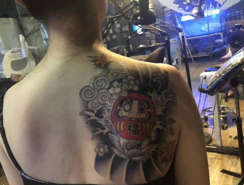 达摩蛋纹身图片_背部老传统纹身图案